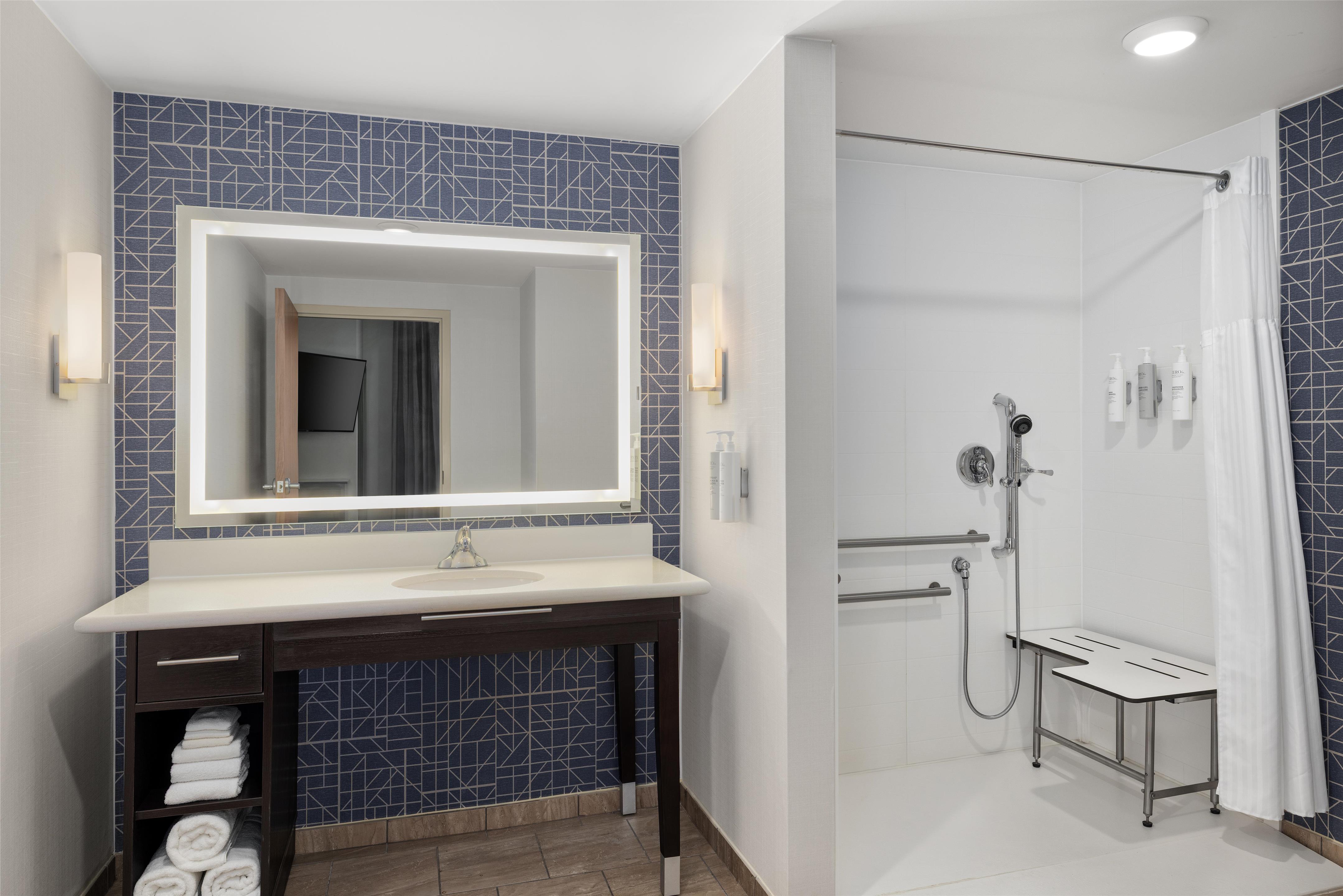 Guest room bath