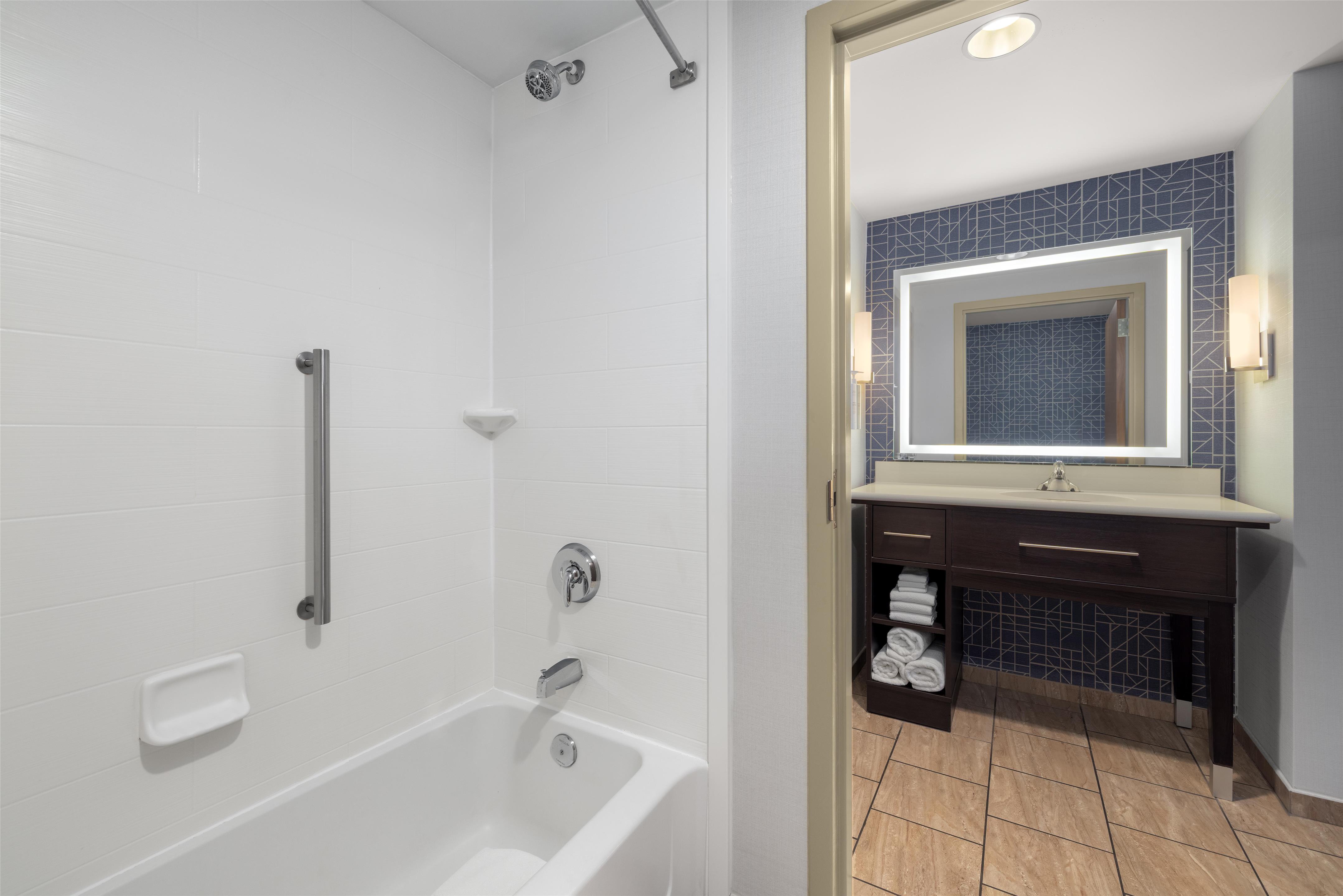 Guest room bath
