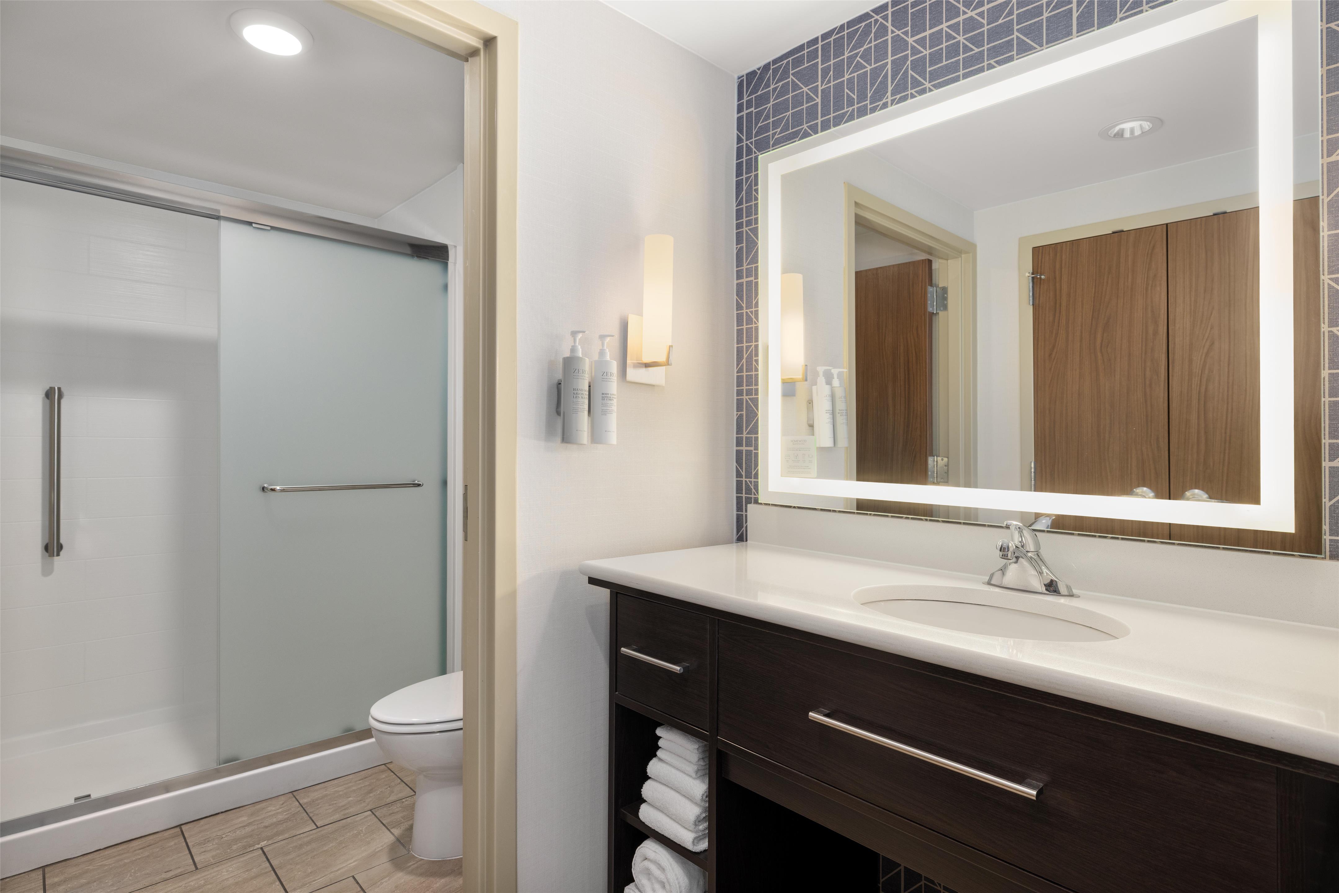 Guest room bath