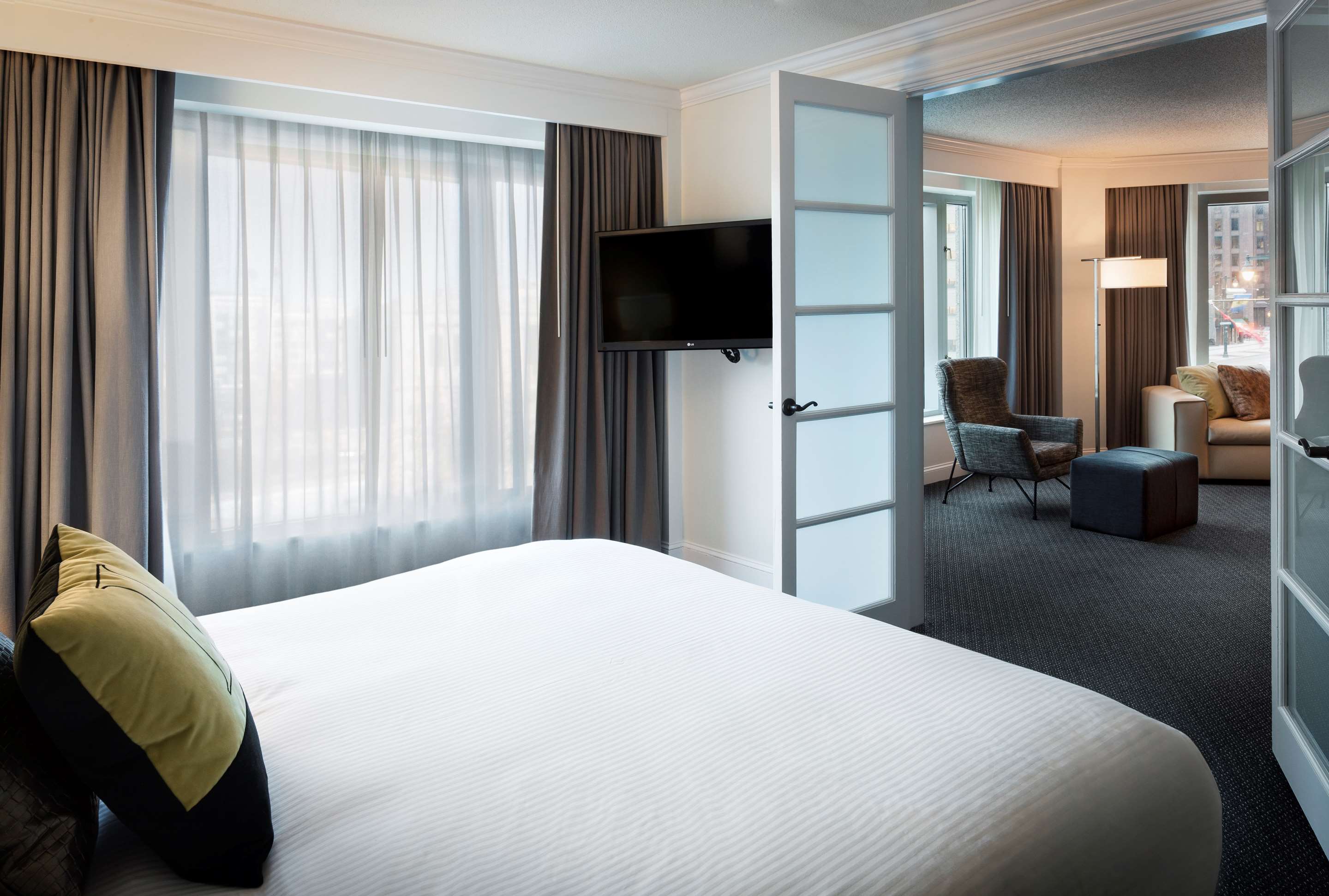 Guest room