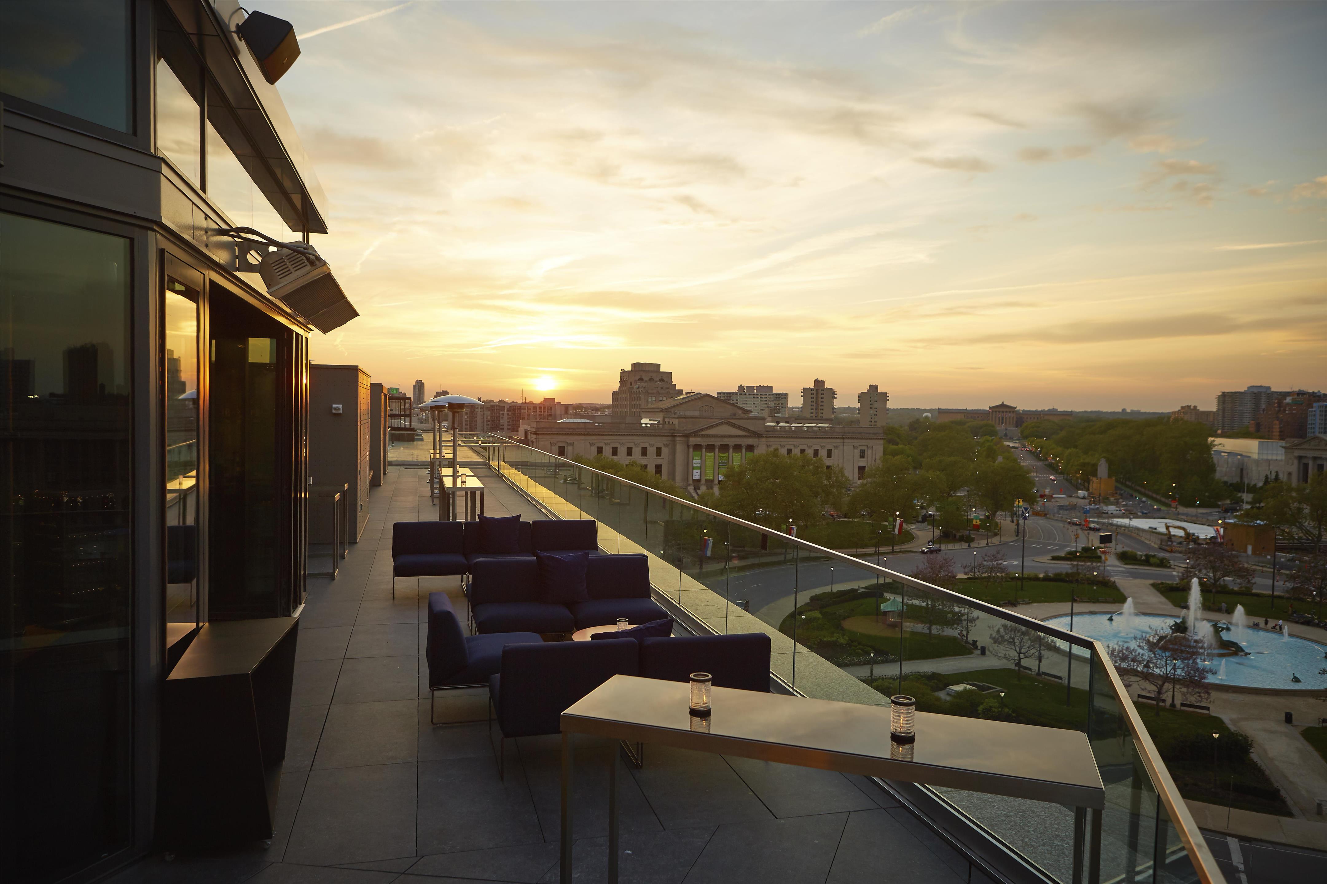 BarLounge | The Logan Philadelphia, Curio Collection by Hilton