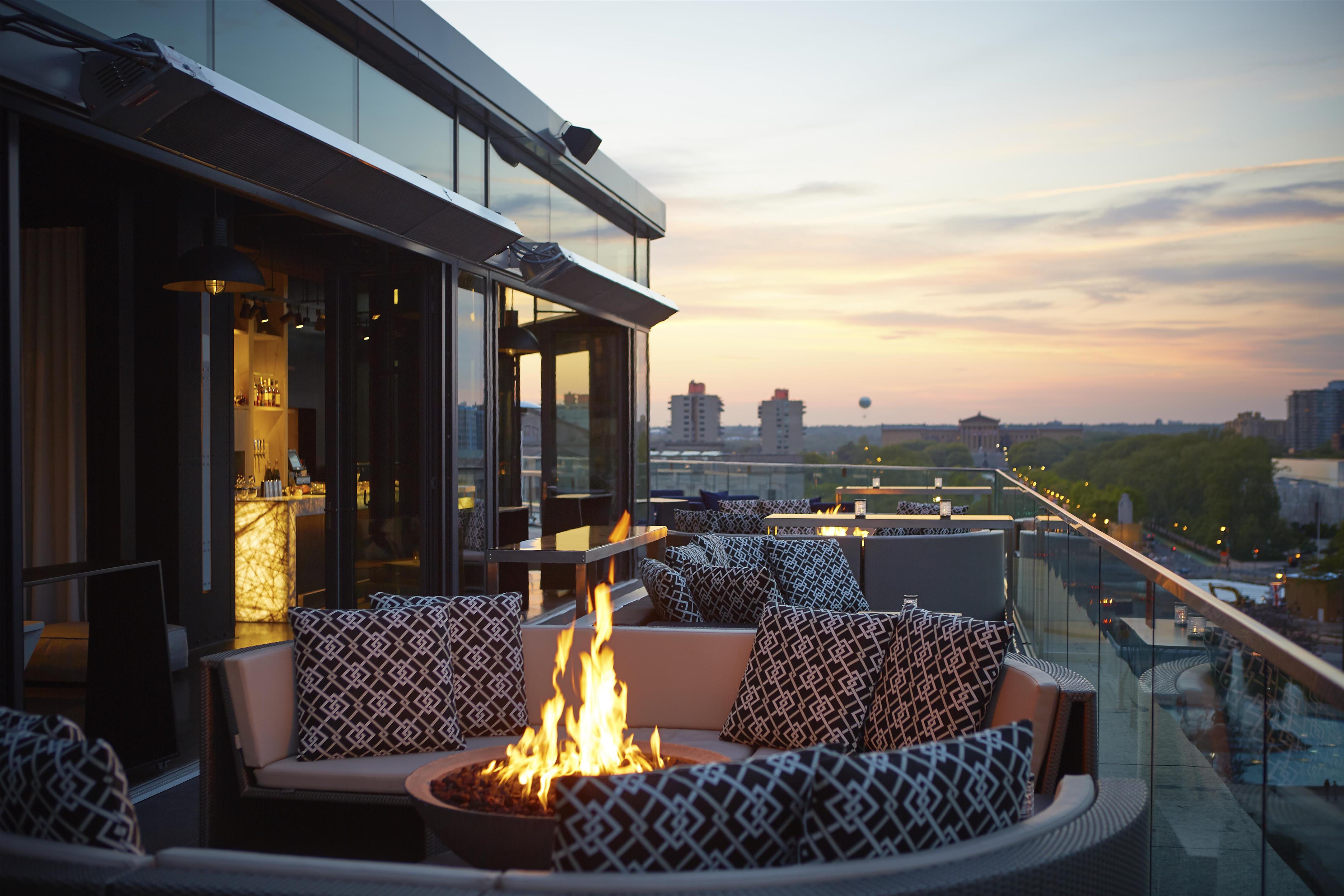 BarLounge | The Logan Philadelphia, Curio Collection by Hilton