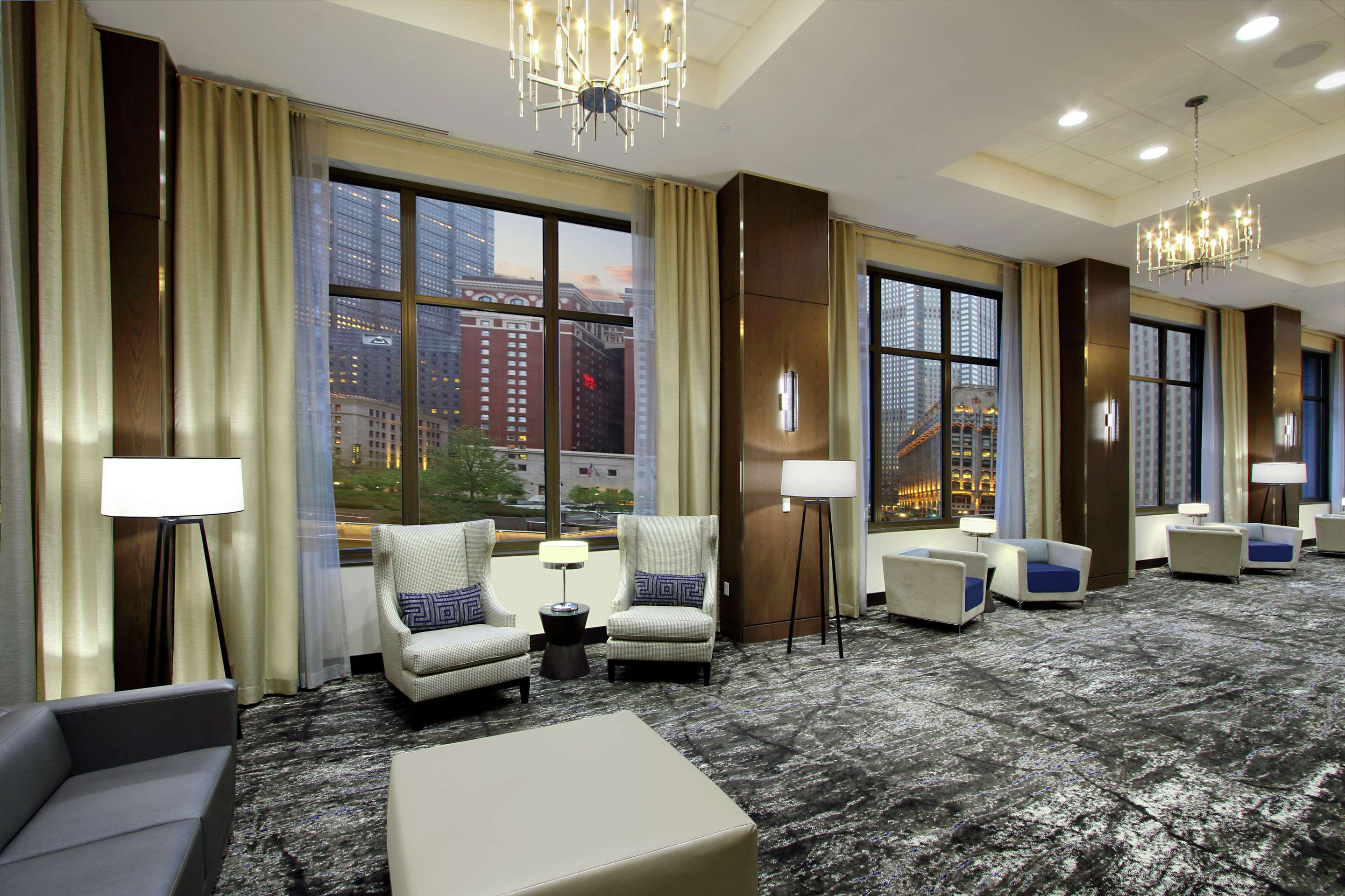 Lobby | Embassy Suites By Hilton Pittsburgh Downtown