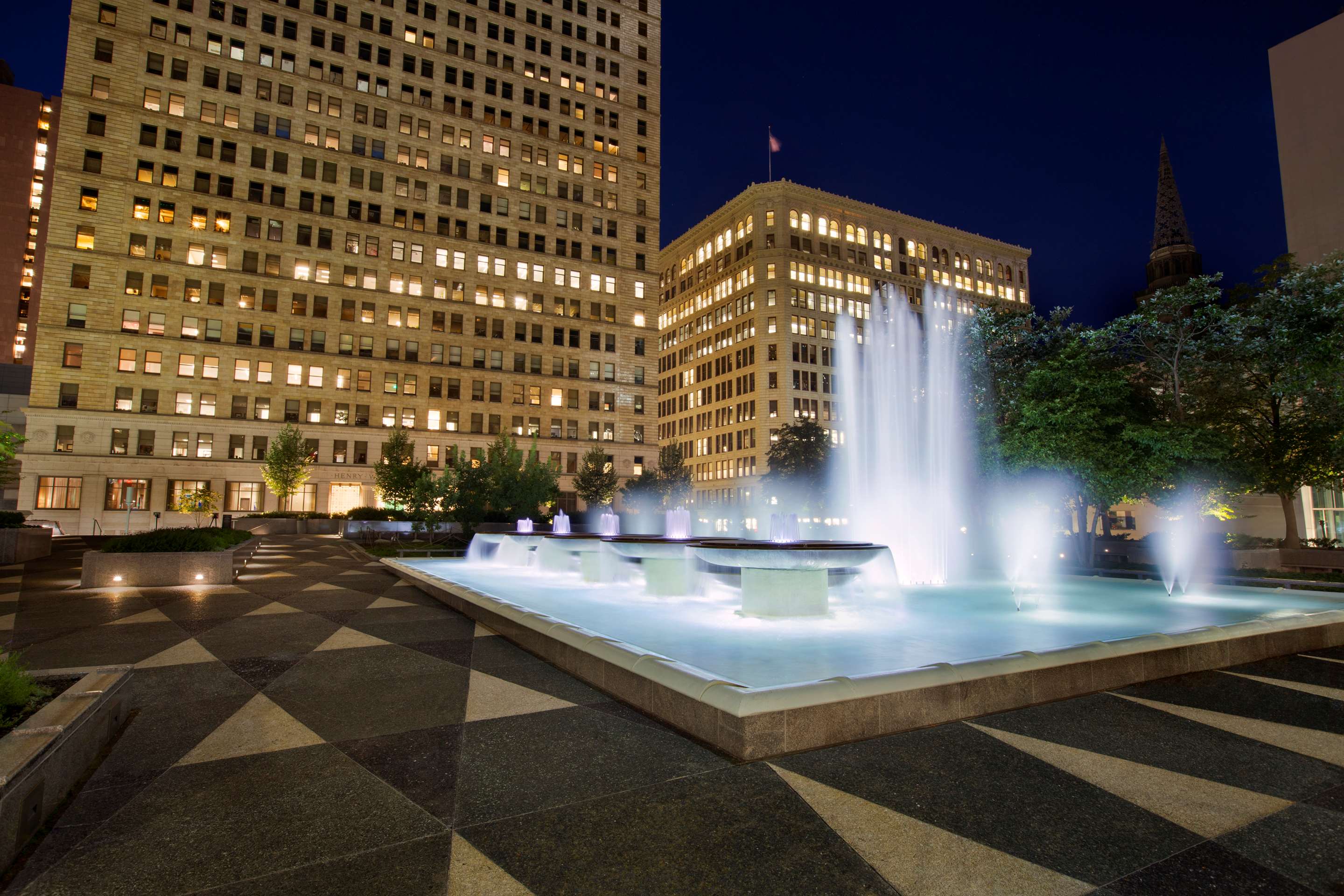 Exterior | Embassy Suites By Hilton Pittsburgh Downtown