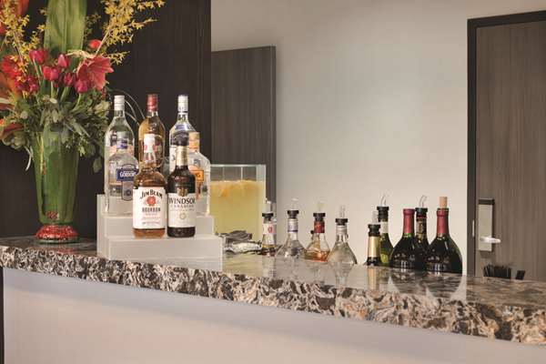 Restaurant - Embassy Suites Downtown Pittsburgh