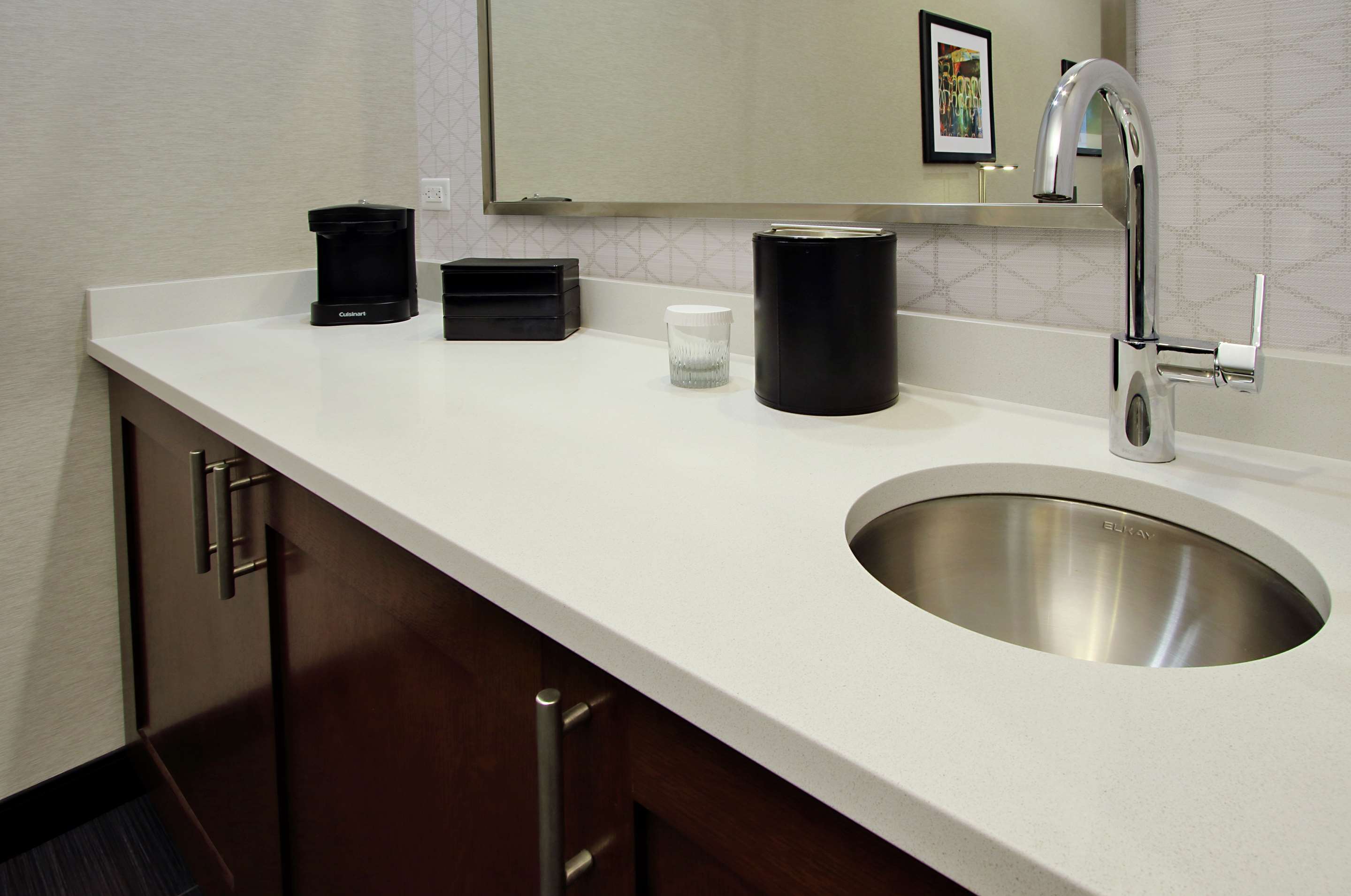 Guest room bath
