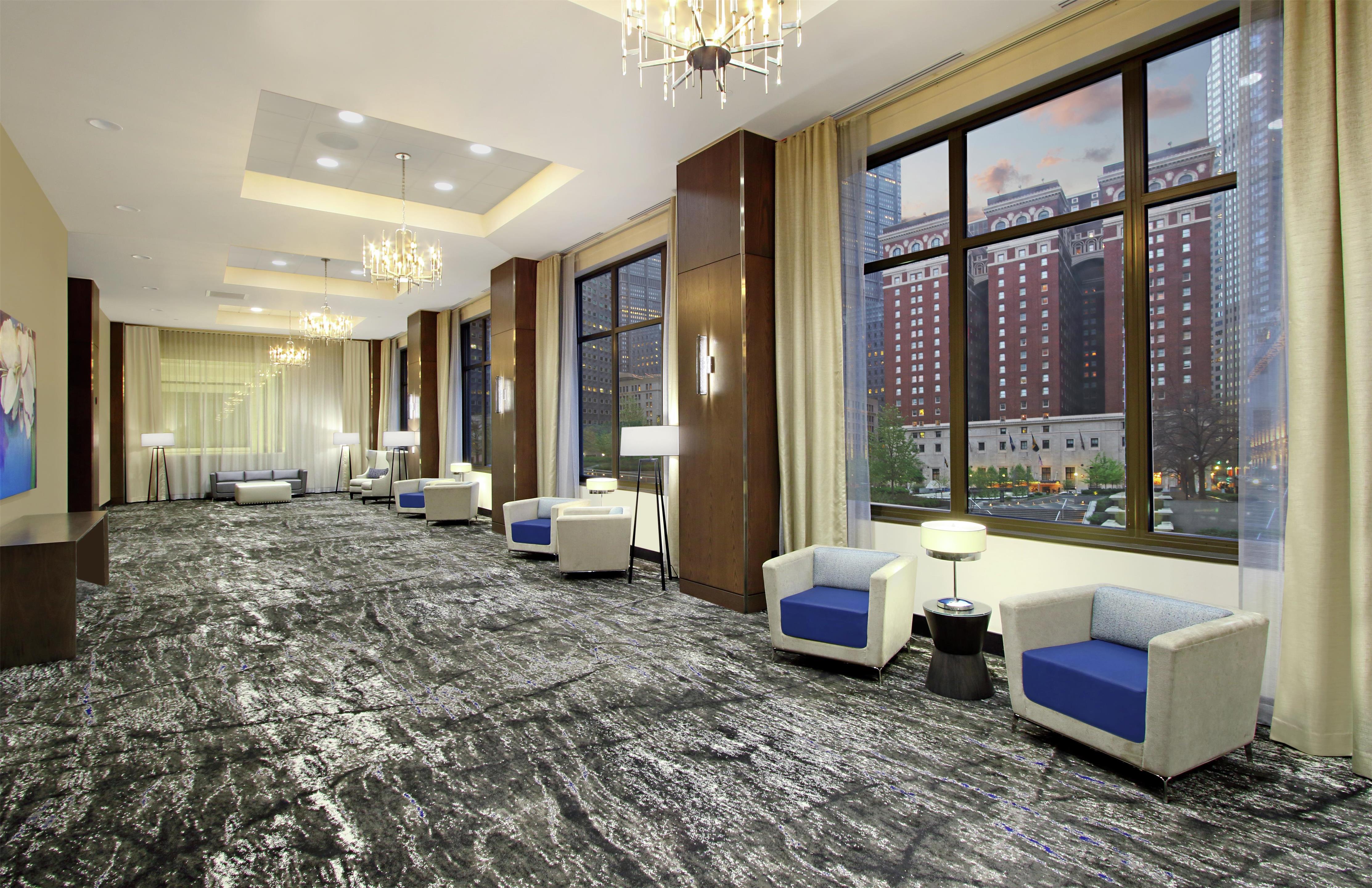 Lobby | Embassy Suites By Hilton Pittsburgh Downtown