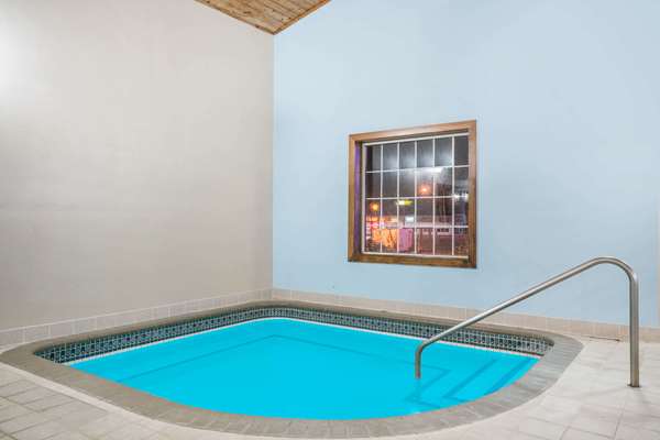 Pool - Baymont Inn & Suites Albany - I-94, Exit 147
