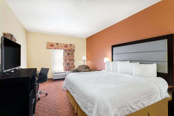  - Baymont Inn & Suites Fayetteville - I-49, Exit 62