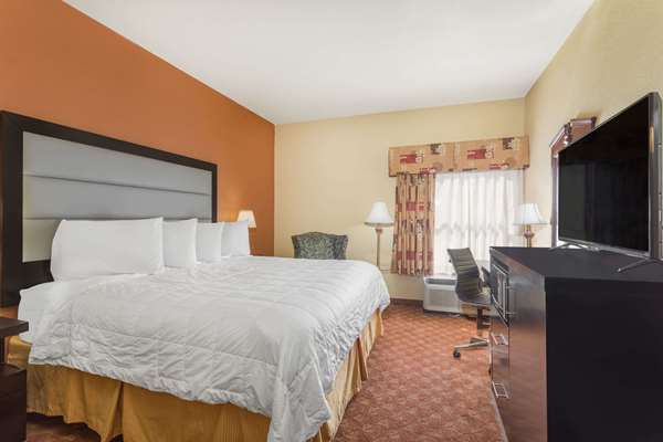  - Baymont Inn & Suites Fayetteville - I-49, Exit 62