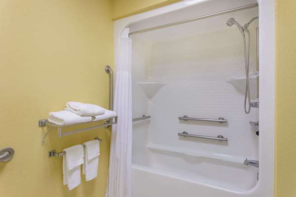  - Baymont Inn & Suites Fayetteville - I-49, Exit 62