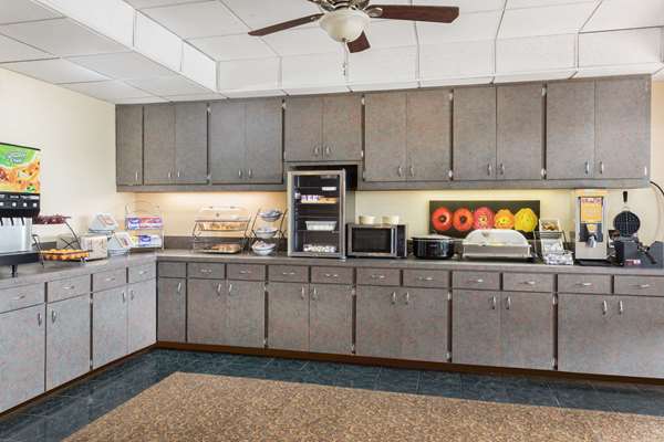  - Baymont Inn & Suites Fayetteville - I-49, Exit 62