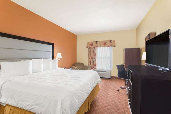 Suite - Baymont Inn & Suites Fayetteville - I-49, Exit 62