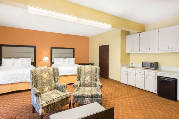 Suite - Baymont Inn & Suites Fayetteville - I-49, Exit 62