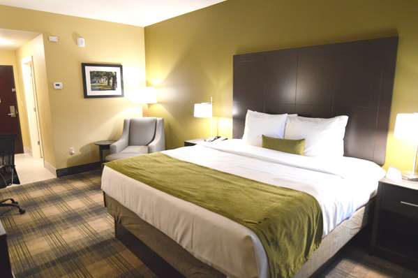 Suite - Best Western Plus New Orleans Hotel Kenner
