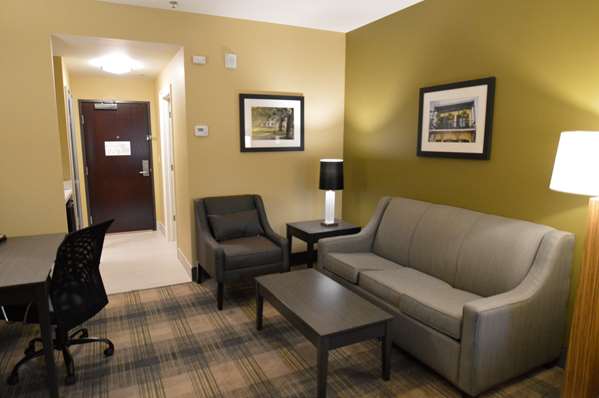 Suite - Best Western Plus New Orleans Hotel Kenner