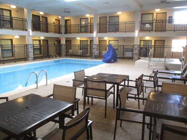 Pool - Best Western Harvest Inn & Suites Grand Forks