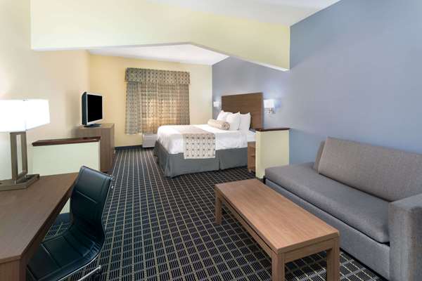  - Days Inn & Suites Union City - I-85, Exit 64