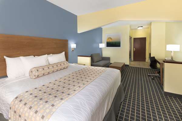  - Days Inn & Suites Union City - I-85, Exit 64