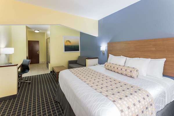  - Days Inn & Suites Union City - I-85, Exit 64