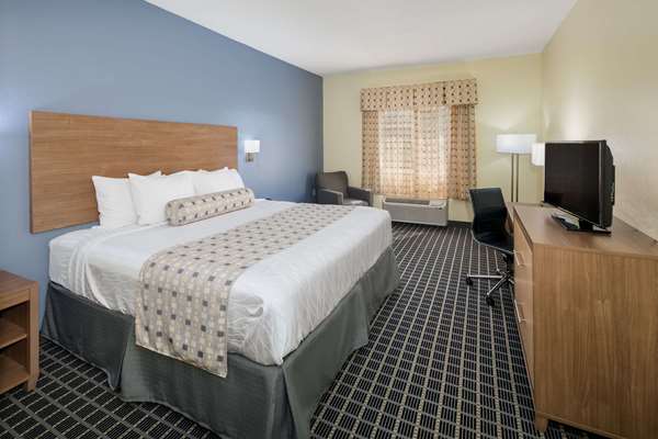  - Days Inn & Suites Union City - I-85, Exit 64