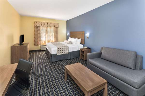  - Days Inn & Suites Union City - I-85, Exit 64