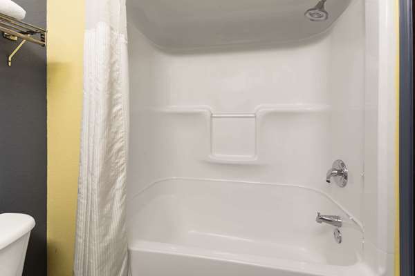  - Days Inn & Suites Union City - I-85, Exit 64