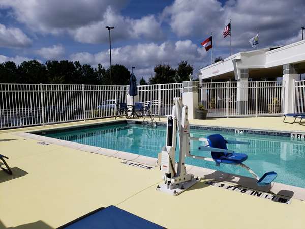 Pool - Days Inn & Suites Union City - I-85, Exit 64