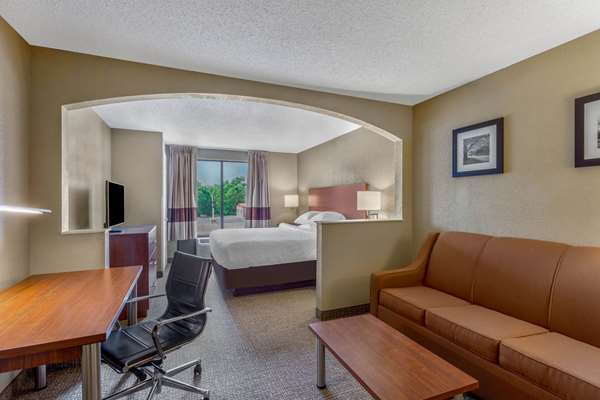 Suite - Days Inn Blairsville