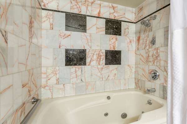 Suite - Days Inn Blairsville