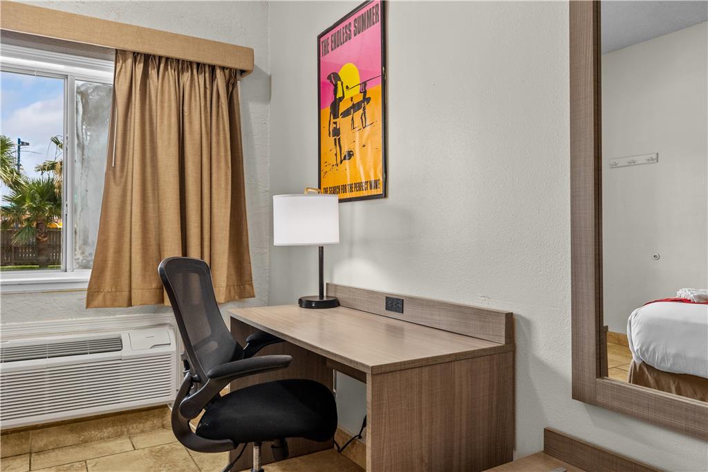 RAMADA BY WYNDHAM, & SUITES SOUTH P-guestroom-Guest Room,On-Site.jpg