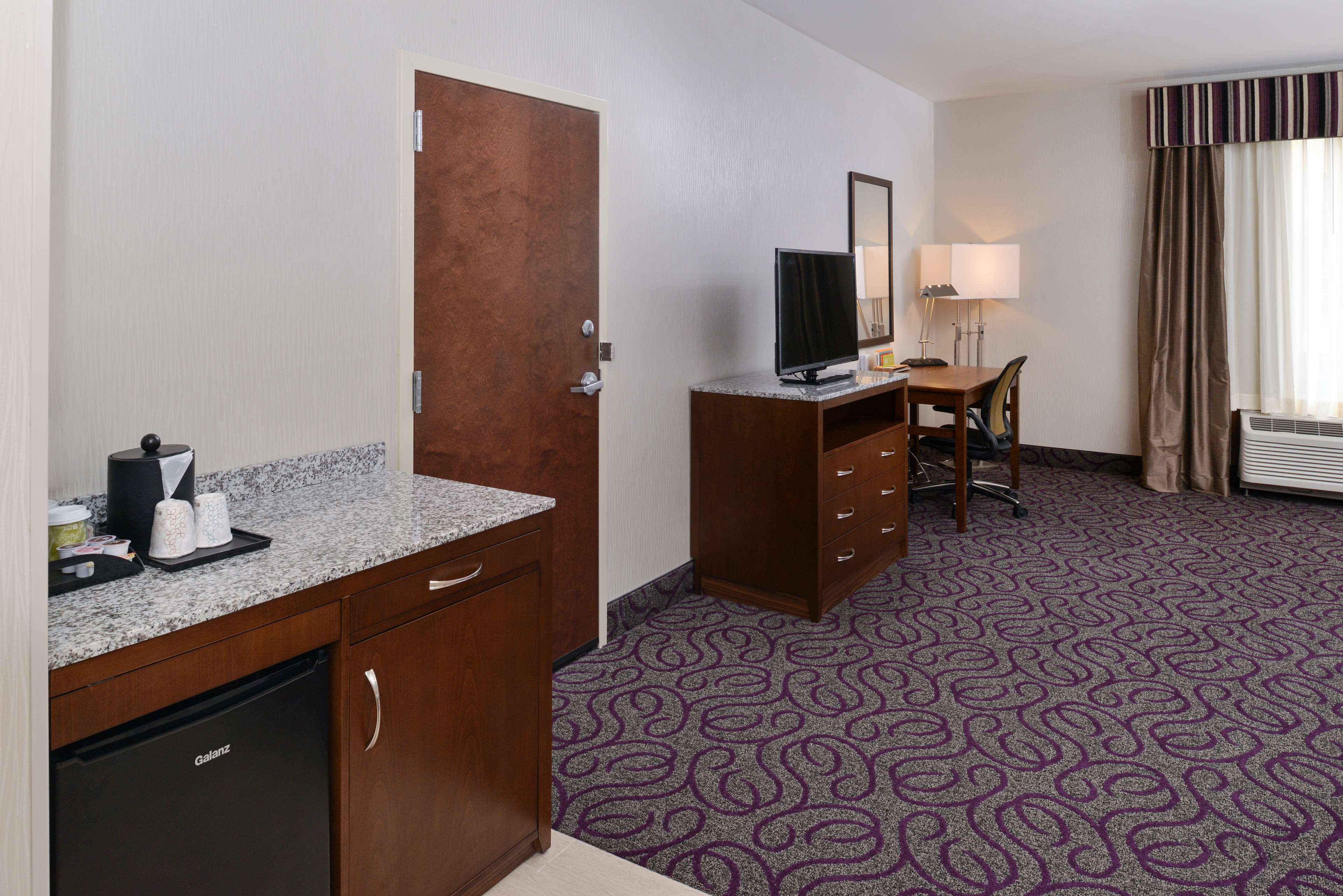 Hilton Garden Inn Hobbs Room Type - 1 KING ACC RM ROLLIN SHWR