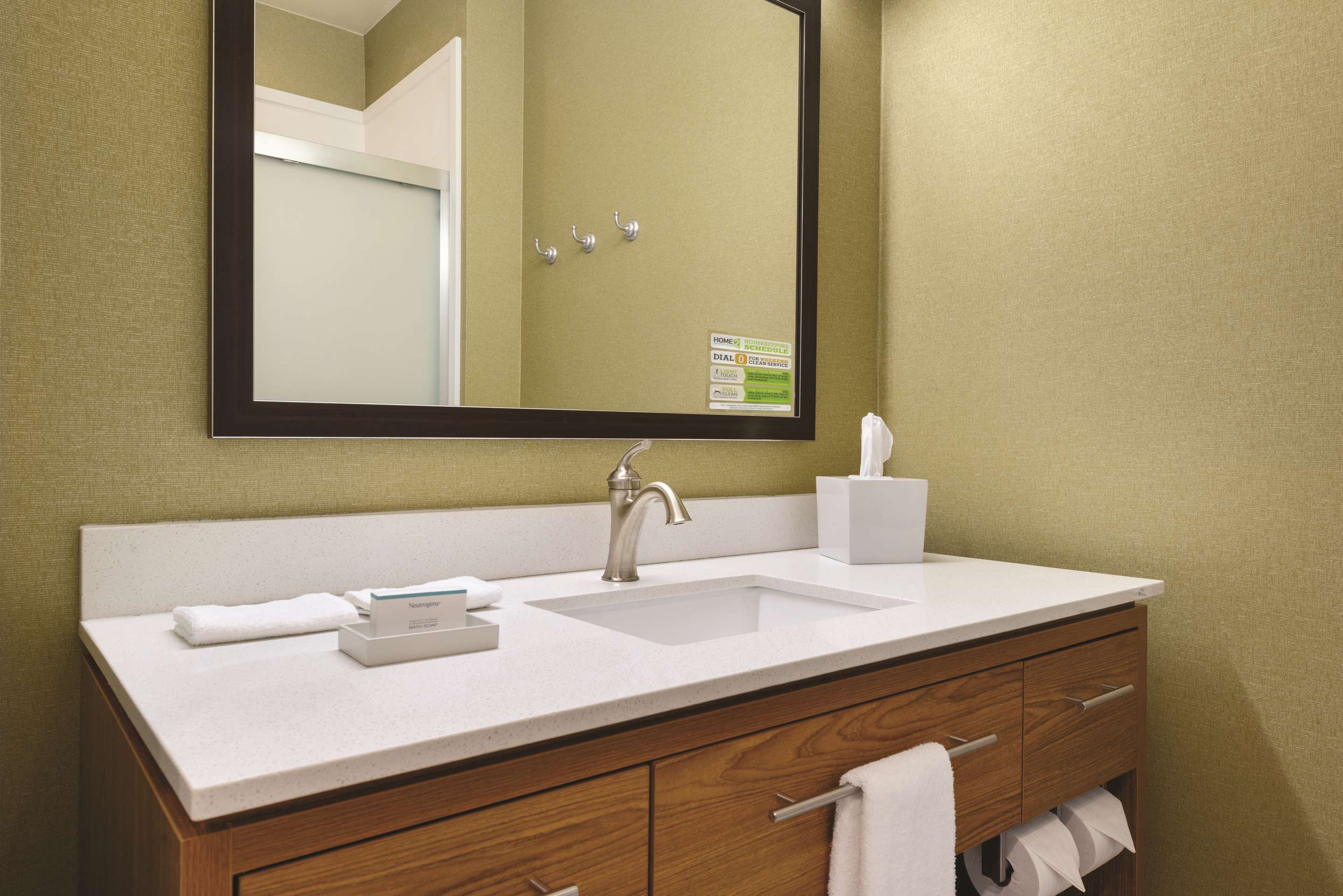 Guest room bath
