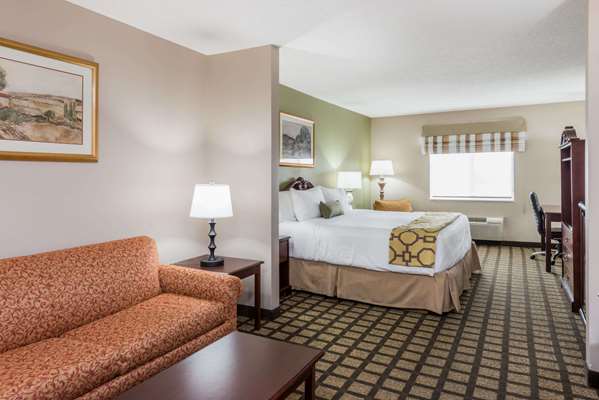 Suite - Baymont Inn & Suites Fulton