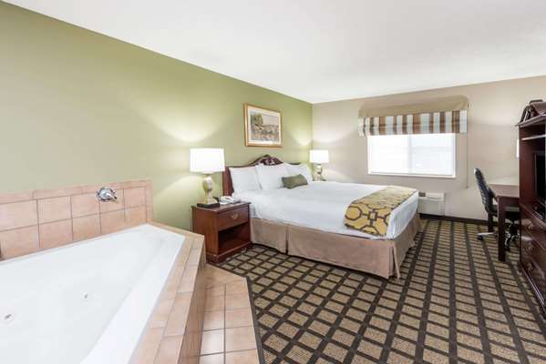 Suite - Baymont Inn & Suites Fulton