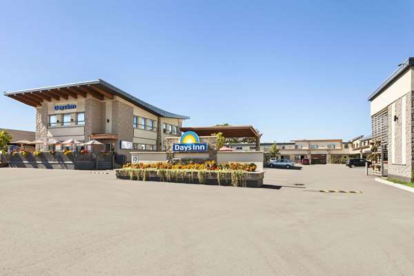 Exterior view - Days Inn Montreal Saint Leonard