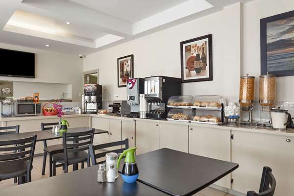 Restaurant - Days Inn Montreal Saint Leonard