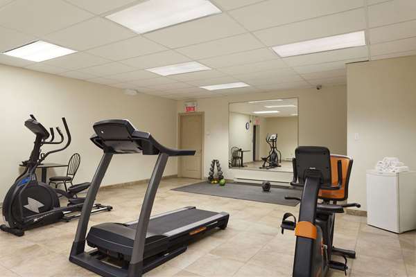 Fitness/ Exercise Room - Days Inn Montreal Saint Leonard