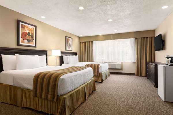 Suite - Days Inn Montreal Saint Leonard