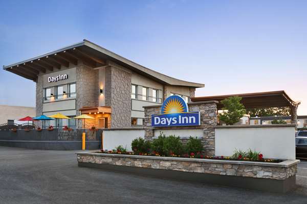 Exterior view - Days Inn Montreal Saint Leonard