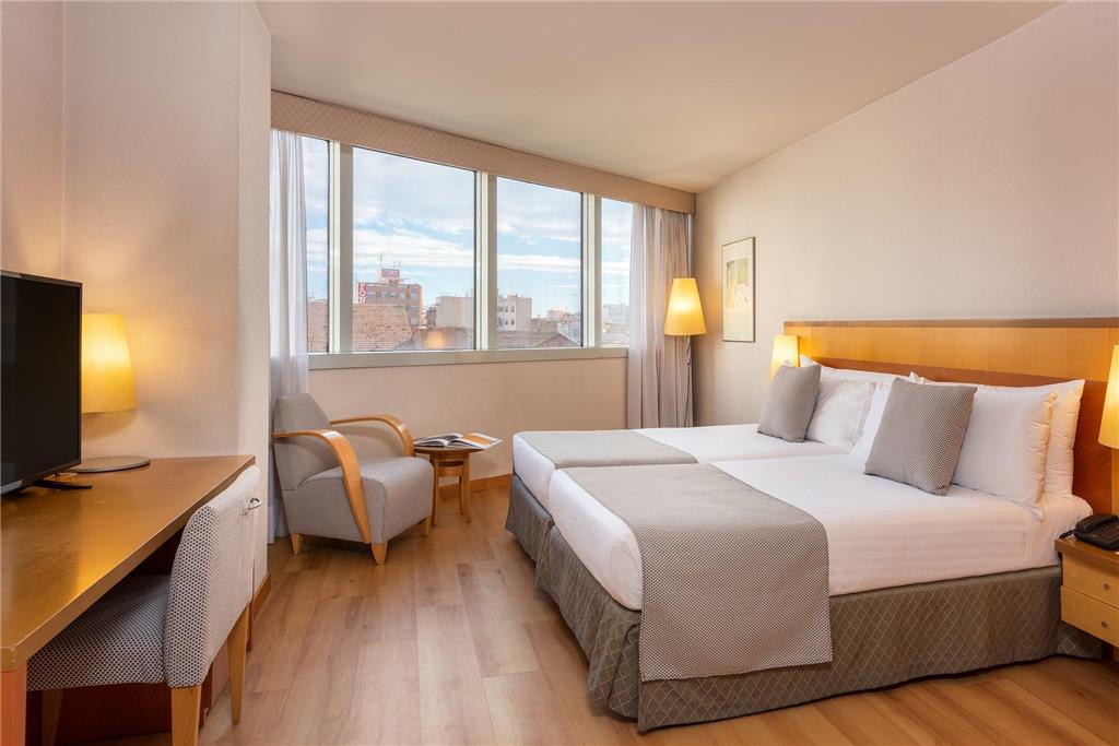 CASTELLON CENTER AFFILIATED BY MHI-guestroom-Guest Room,On-Site.jpg