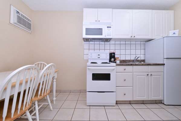 Suite - Canadas Best Value Inn Vernon