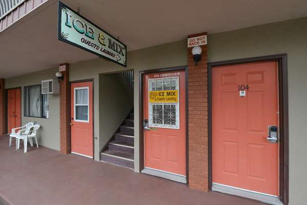 Exterior view - Canadas Best Value Inn Vernon