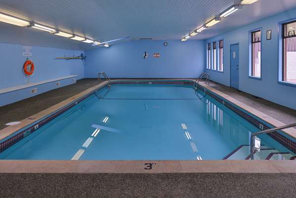 Pool - Canadas Best Value Inn Vernon