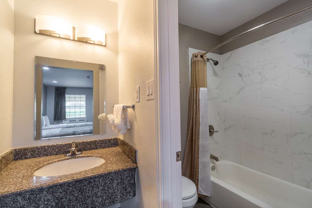 MOTEL 6 LIVINGSTON TX-guestroom-Guest Room,Bathroom,On-Site.jpg