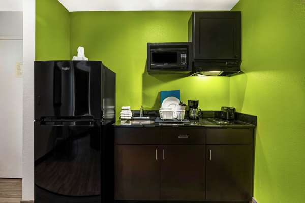 Suite - Studio 6 Suites Portland - I-405, Exit 23B
