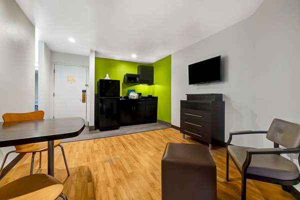 Suite - Studio 6 Suites Portland - I-405, Exit 23B