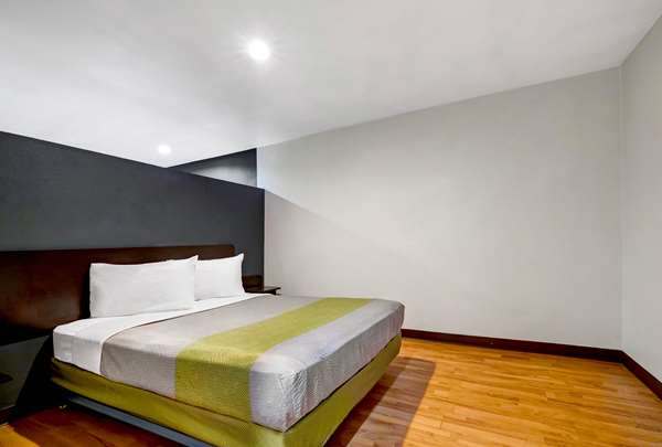  - Studio 6 Suites Portland - I-405, Exit 23B