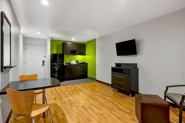Suite - Studio 6 Suites Portland - I-405, Exit 23B