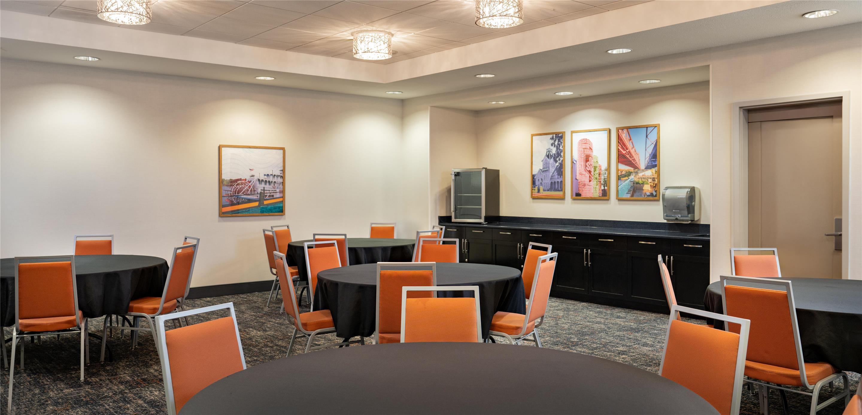 Meeting Room | Hampton Inn & Suites La Crosse Downtown